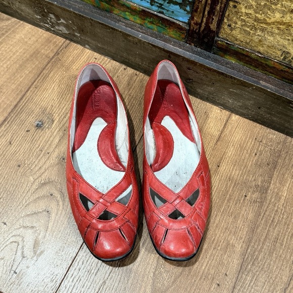 Born Slip On Ballet Style Leather Flats Red Leather Size 8.5 Comfort Dress Shoes - Picture 2 of 7